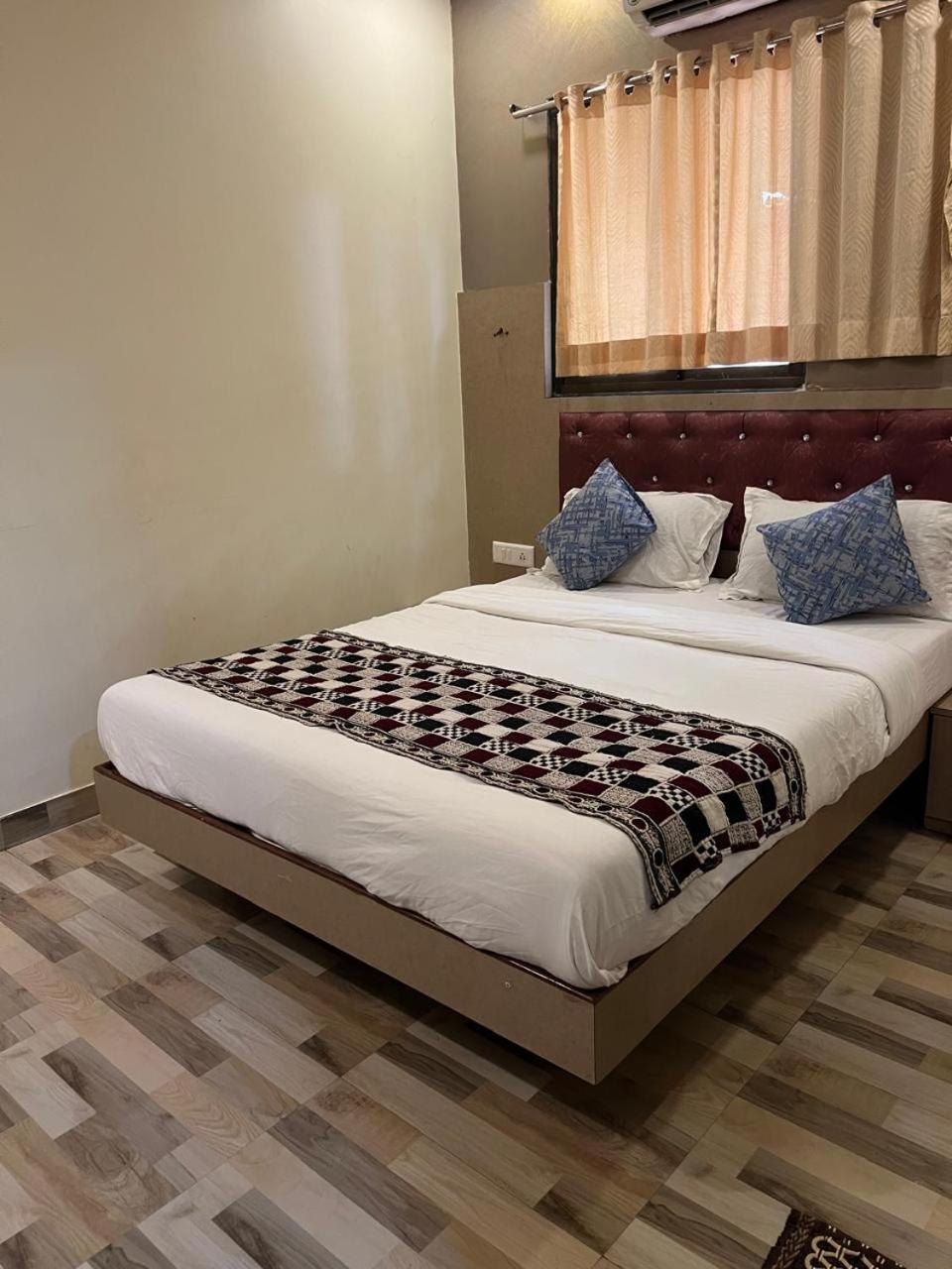 Hilal Dormitory Мумбай Екстериор снимка