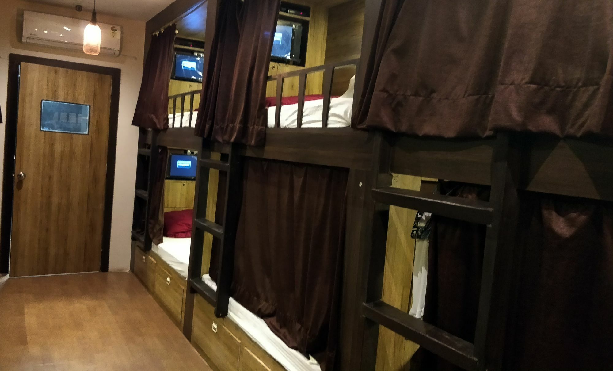 Hilal Dormitory Мумбай Екстериор снимка