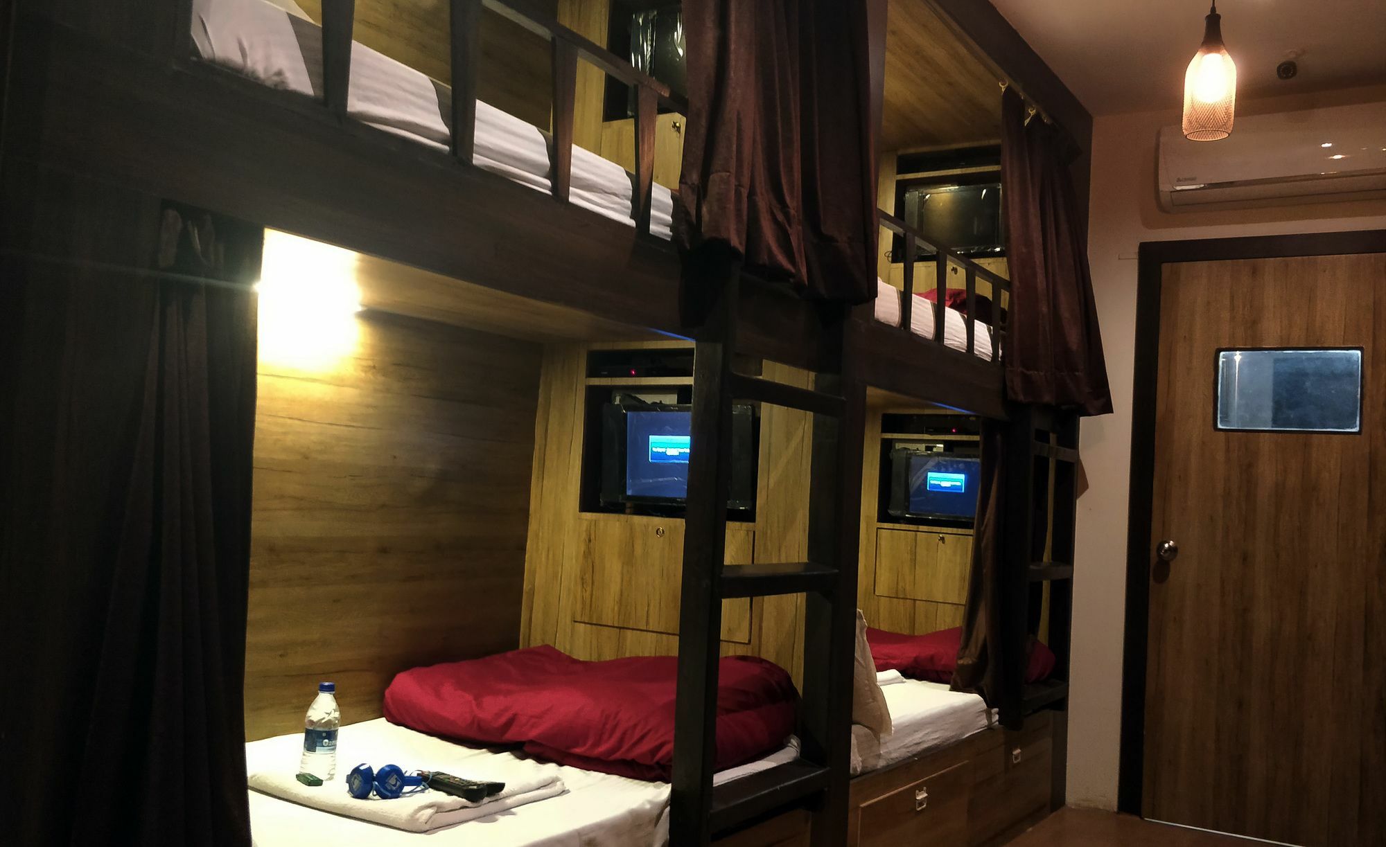 Hilal Dormitory Мумбай Екстериор снимка