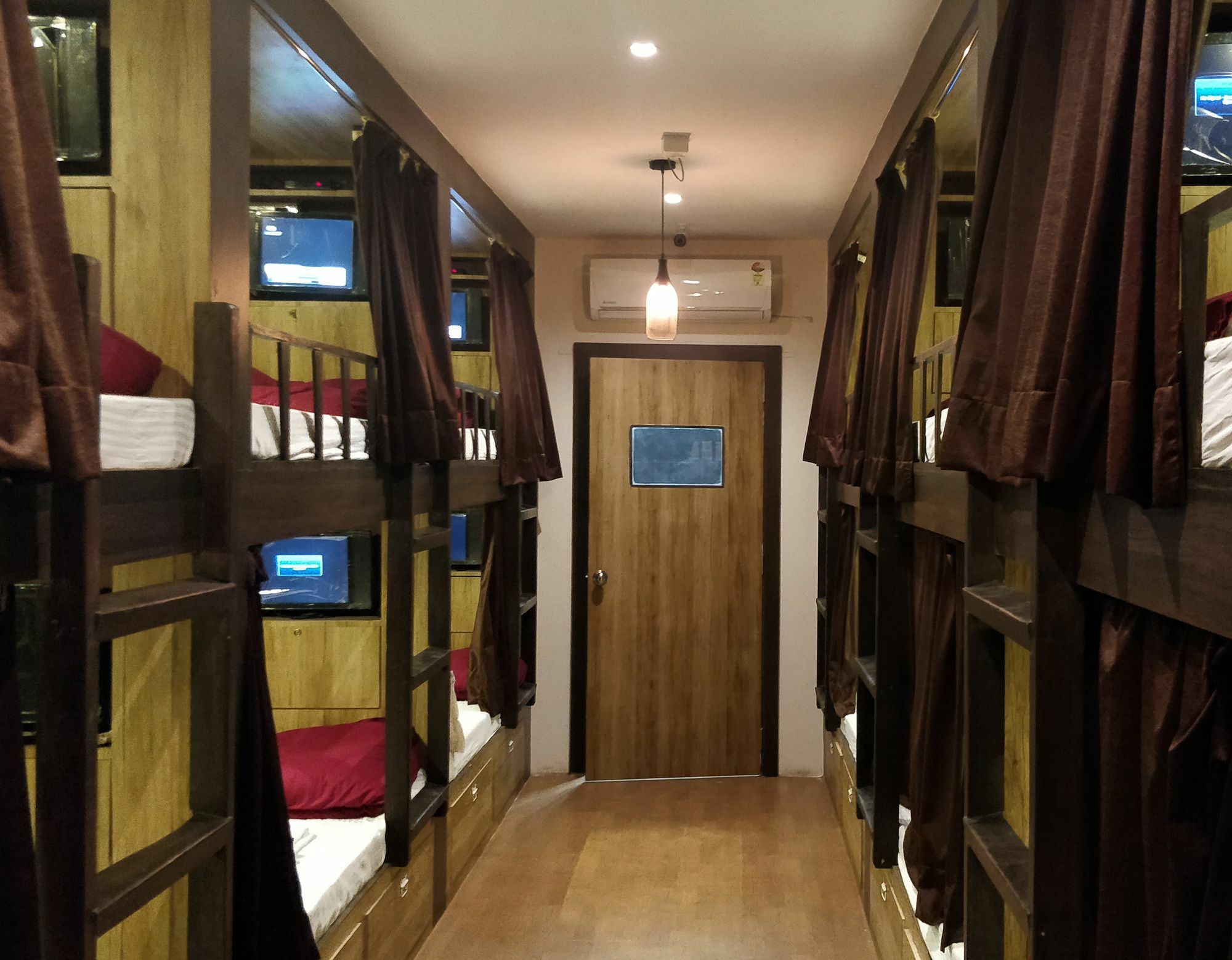 Hilal Dormitory Мумбай Екстериор снимка
